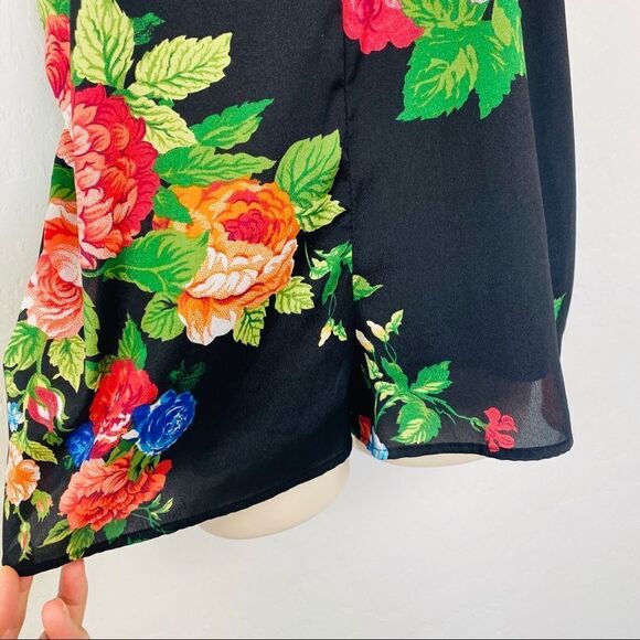 Honey Punch black pink floral romper size small - Picture 4 of 10